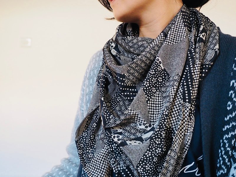 手工缝制保暖三角围巾围脖颈巾 黑白和风拼布图案 - 围巾/披肩 - 棉．麻 灰色