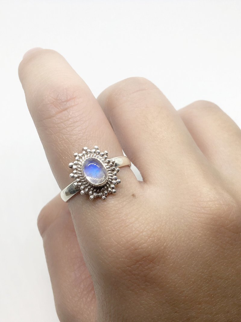 月光石925纯银烟火花边戒指 尼泊尔手工镶嵌制作 - 戒指 - 宝石 蓝色