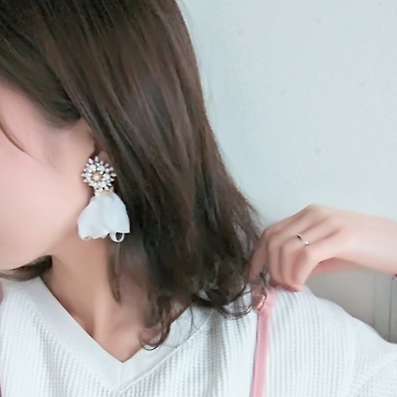 日本手工雪纺流苏耳环-白色(耳针) - 耳环/耳夹 - 珍珠 白色