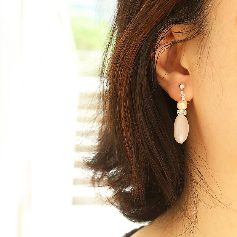 日本珍珠 淡粉红玻璃珠 日本刻花金属配件 纯银耳勾 - 耳环/耳夹 - 琉璃 粉红色
