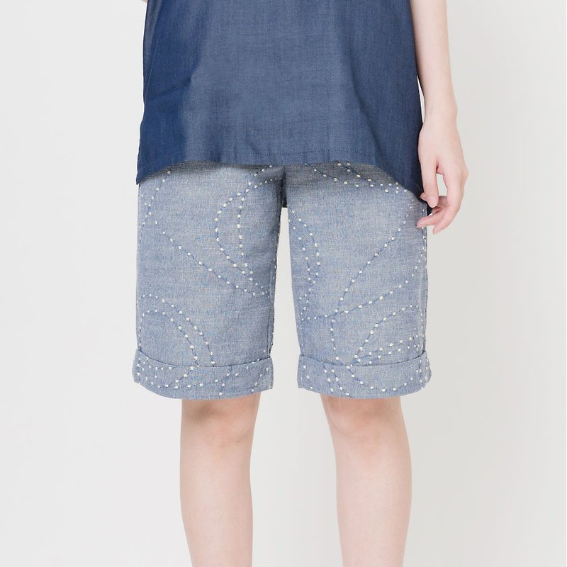 刺绣牛仔五分裤(灰蓝) - 女装短裤 - 棉．麻 蓝色