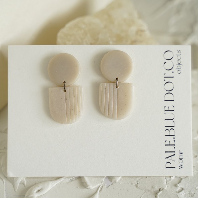 Linen Dabih earrings - 耳环/耳夹 - 树脂 白色