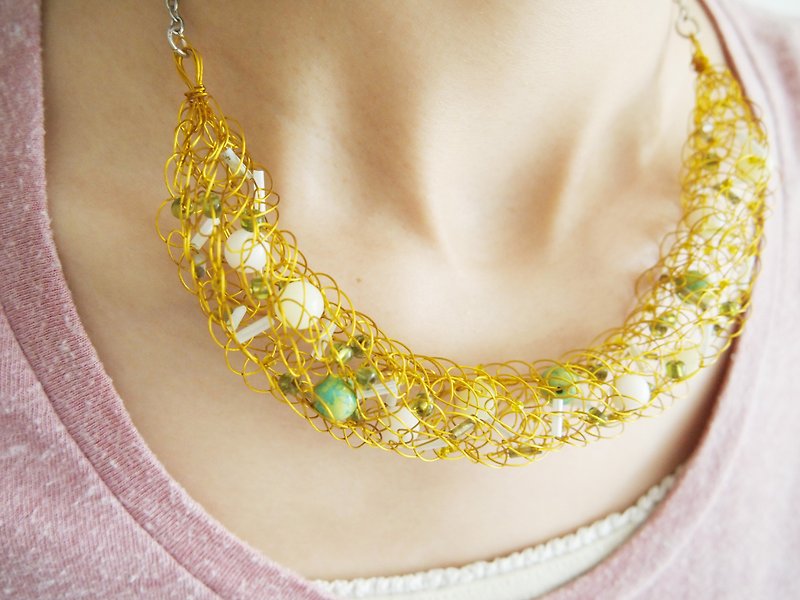 手工编织金色铜线配绿色米白色珠项链  - 项链 - 其他金属 金色