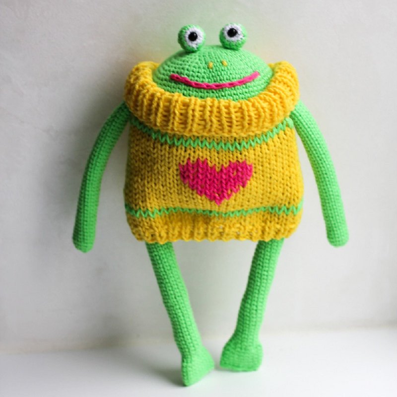 Funny toad crochet, crazy frog, knitted frog in sweater, crochet green froggy - 玩具/玩偶 - 其他材质 绿色