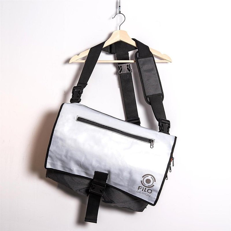 Messenger Bag / 反光邮差包 - 侧背包/斜挎包 - 聚酯纤维 银色