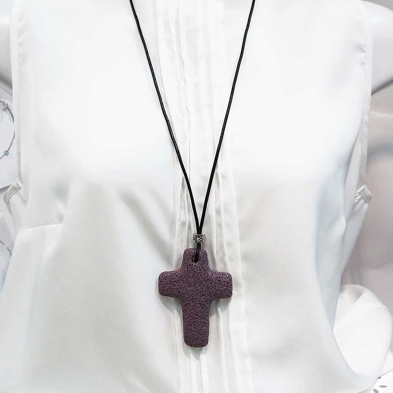 紫色火山石大十字架项链 75cm天然皮绳项链 链长可调 信仰项链 - 长链 - 真皮 紫色