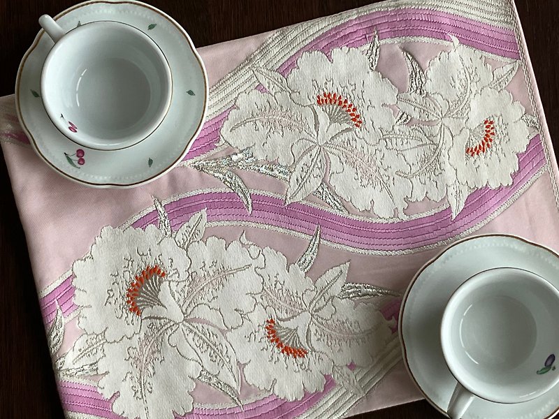 豪華　着物の帯の花瓶敷き - 餐垫/桌巾 - 丝．绢 粉红色
