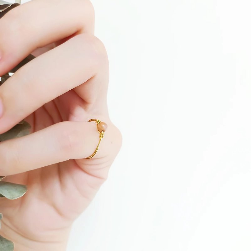 【太阳石戒指】圆形水晶/手作缠绕铜线/可定制化戒围 - 手链/手环 - 水晶 橘色