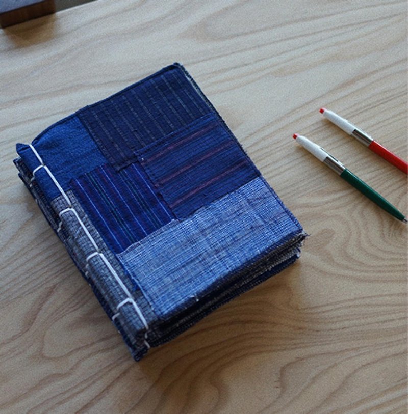 藍色 植物染拼布方格手作線裝筆記本 土布手織布帆布複古手賬 - 笔记本/手帐 - 棉．麻 蓝色