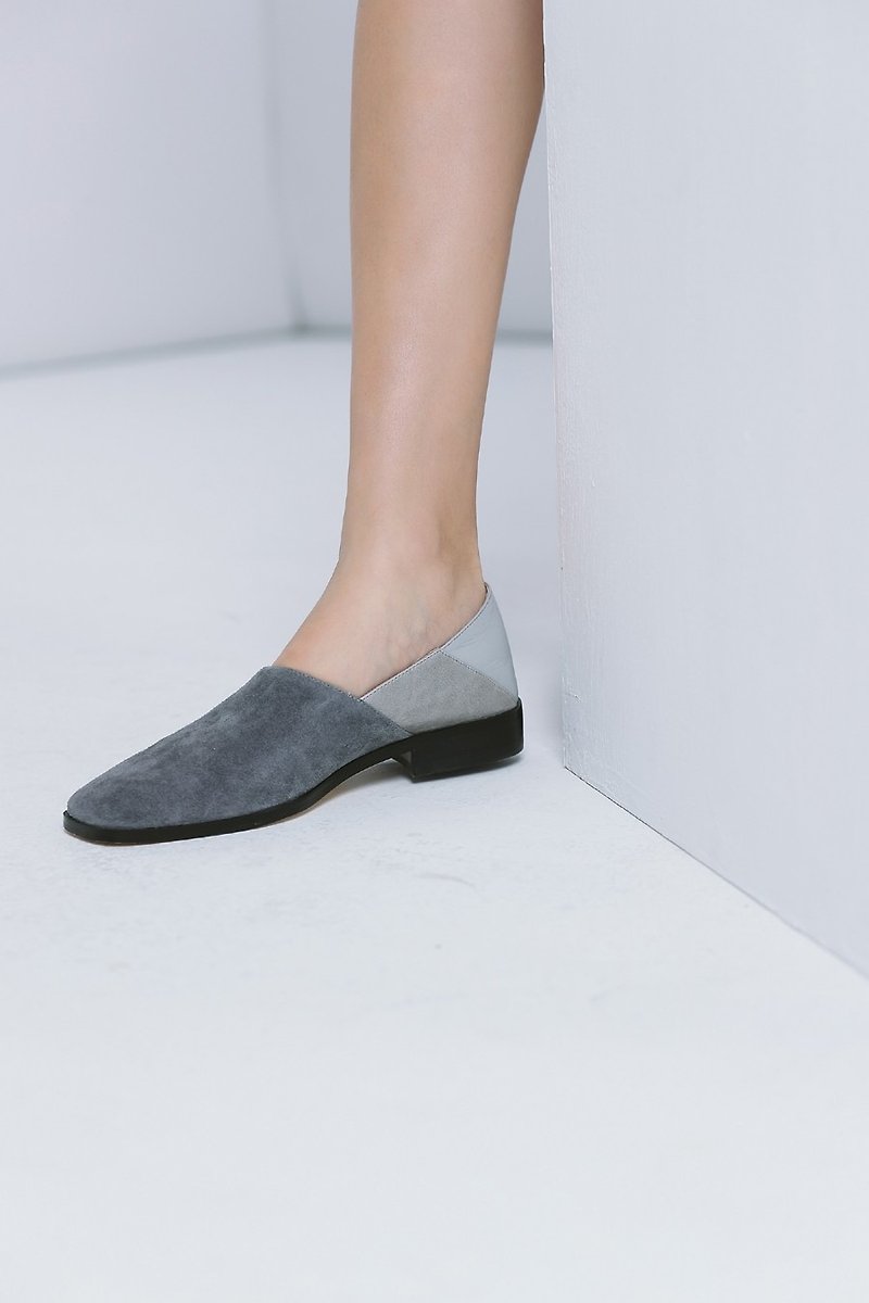 斜面结构拼接 方头率性拖鞋式真皮鞋 灰 - 女款皮鞋 - 真皮 灰色