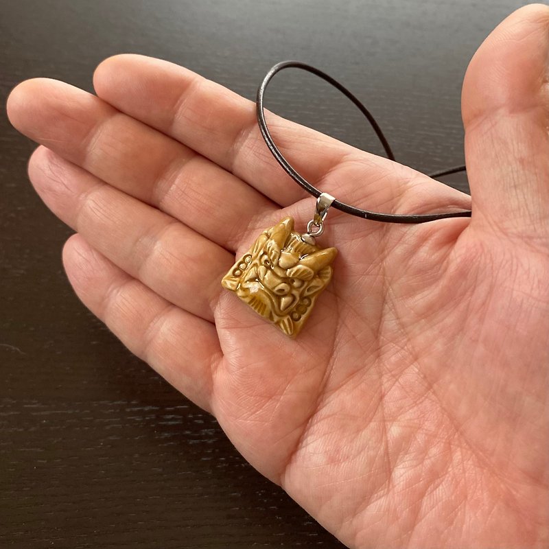 Onigawara necklace, khaki, elaborate, super mini size