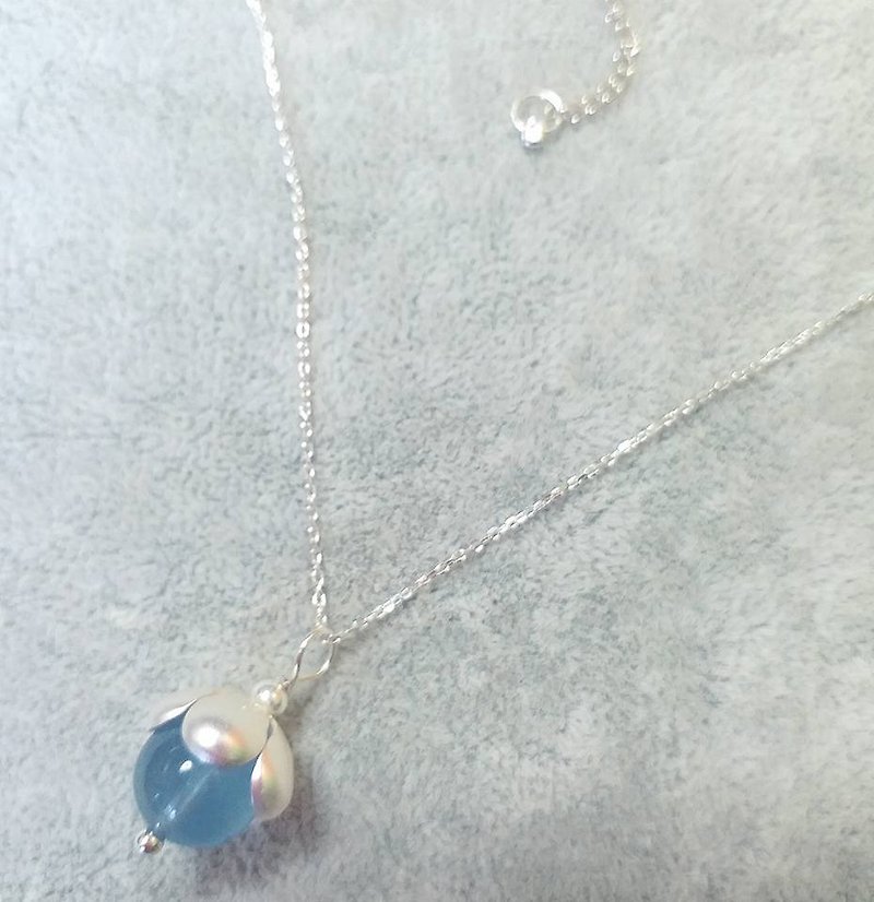 10mm 蓝萤石，镀银花扥，925 纯银颈链 10mm blue flourite 925 silver necklace - 项链 - 宝石 蓝色