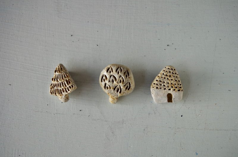小さいブローチセット（三角の木、丸い木、家） - 胸针 - 陶 白色