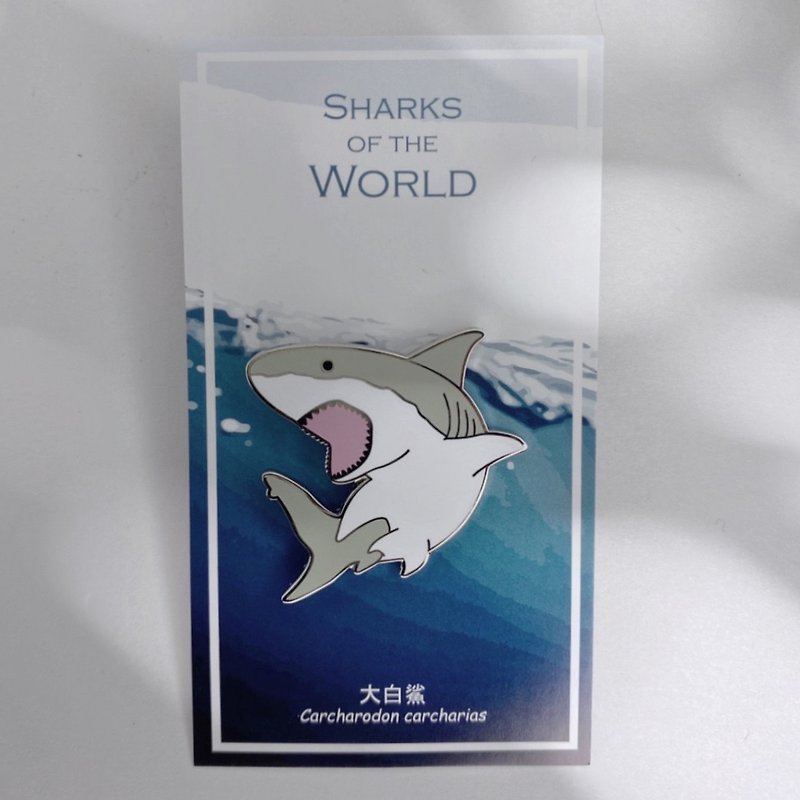 世界a鲨鱼金属徽章 - 大白鲨款 - 徽章/别针 - 珐琅 银色