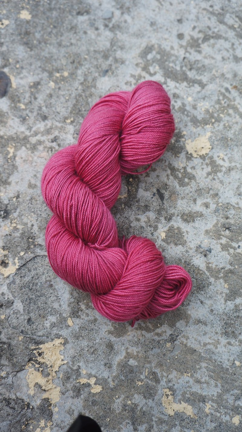 手染线。玫瑰红 (SWM/Silk/Cashmere) - 编织/刺绣/羊毛毡/裁缝 - 羊毛 