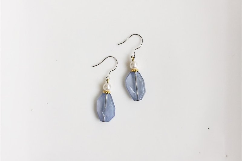 蓝色微光 古董树脂耳环（仅ㄧ付） - 耳环/耳夹 - 宝石 蓝色