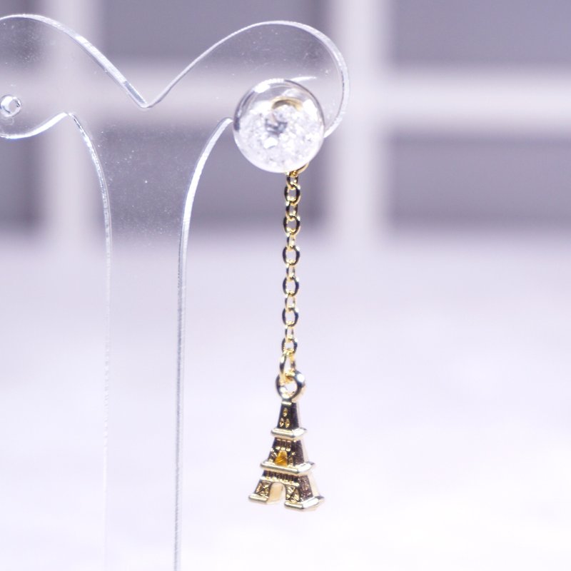 A Handmade 白水晶玻璃球配巴黎铁塔吊耳环 - 耳环/耳夹 - 玻璃 白色