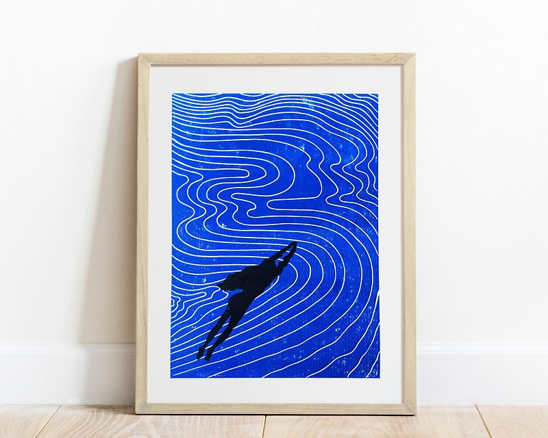 女孩游泳与抽象蓝色水墙艺术 Linocut 版画原创艺术品 - 海报/装饰画/版画 - 纸 蓝色