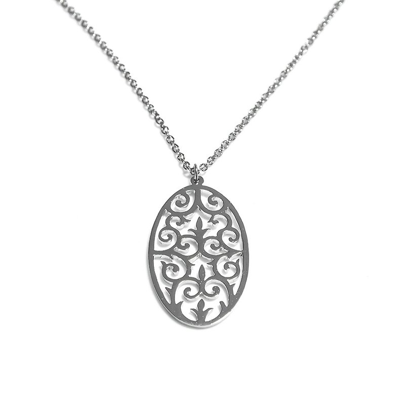 Decorative pattern in oval shape pendant - 项链 - 其他金属 银色
