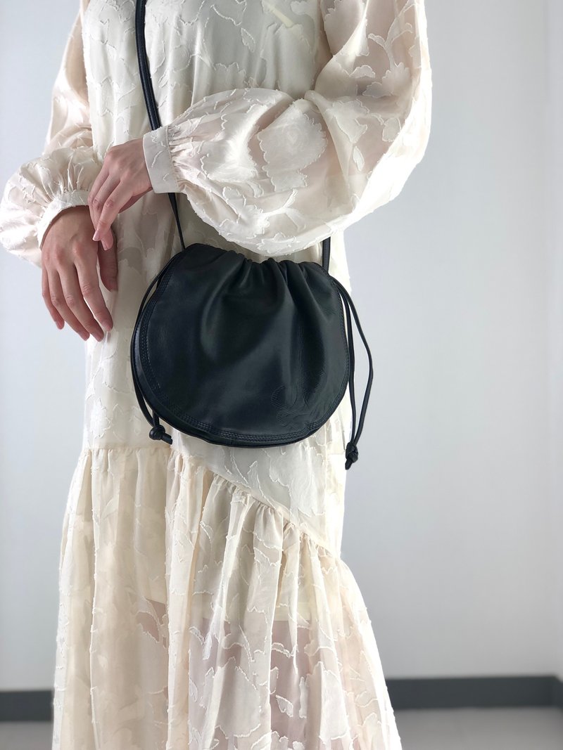【日本直送，名牌二手包装】LOEWE Anagram 肩包海军蓝皮革抽绳复古旧 ddgyk5 - 侧背包/斜挎包 - 真皮 蓝色