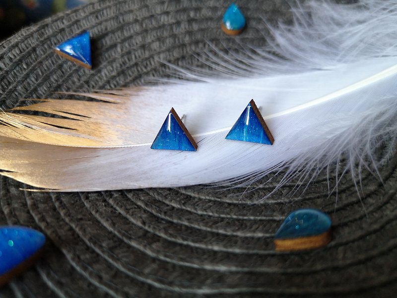 蓝色星空三角形木耳钉 - 耳针 耳环 木制 防敏 不锈钢 几何 - 耳环/耳夹 - 木头 蓝色