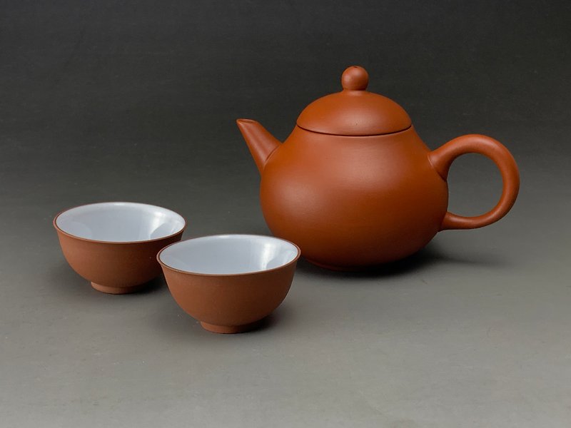 台湾【朱泥】梨形壶 配两个品茗杯 一壶二杯 - 茶具/茶杯 - 陶 红色