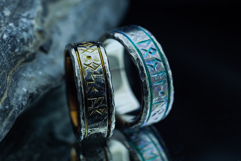 Customizable Raw Rune Titanium Rings - Custom Text Viking Iceland Norse Rings - 戒指 - 其他金属 