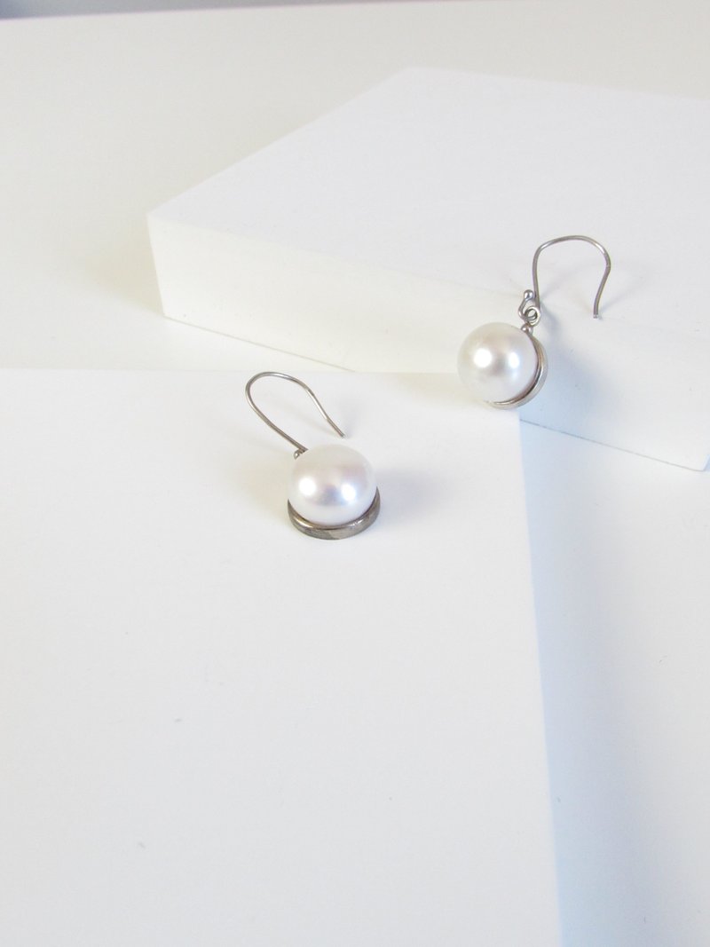 Vintage Freshwater Pearl Silver Drop Earrings - 耳环/耳夹 - 纯银 银色