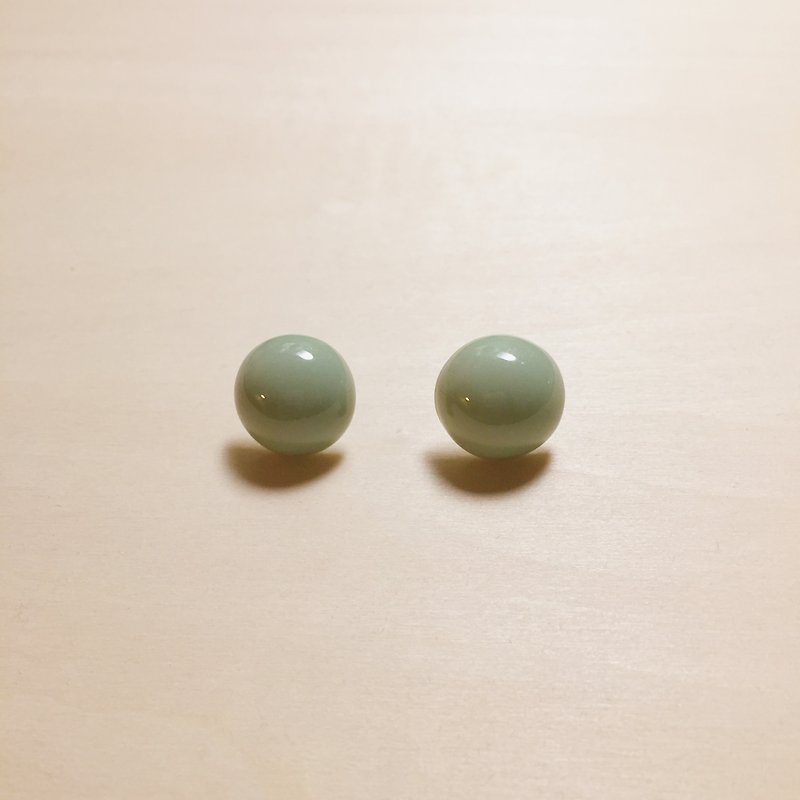 复古豆绿16mm丸子耳环 - 耳环/耳夹 - 树脂 绿色
