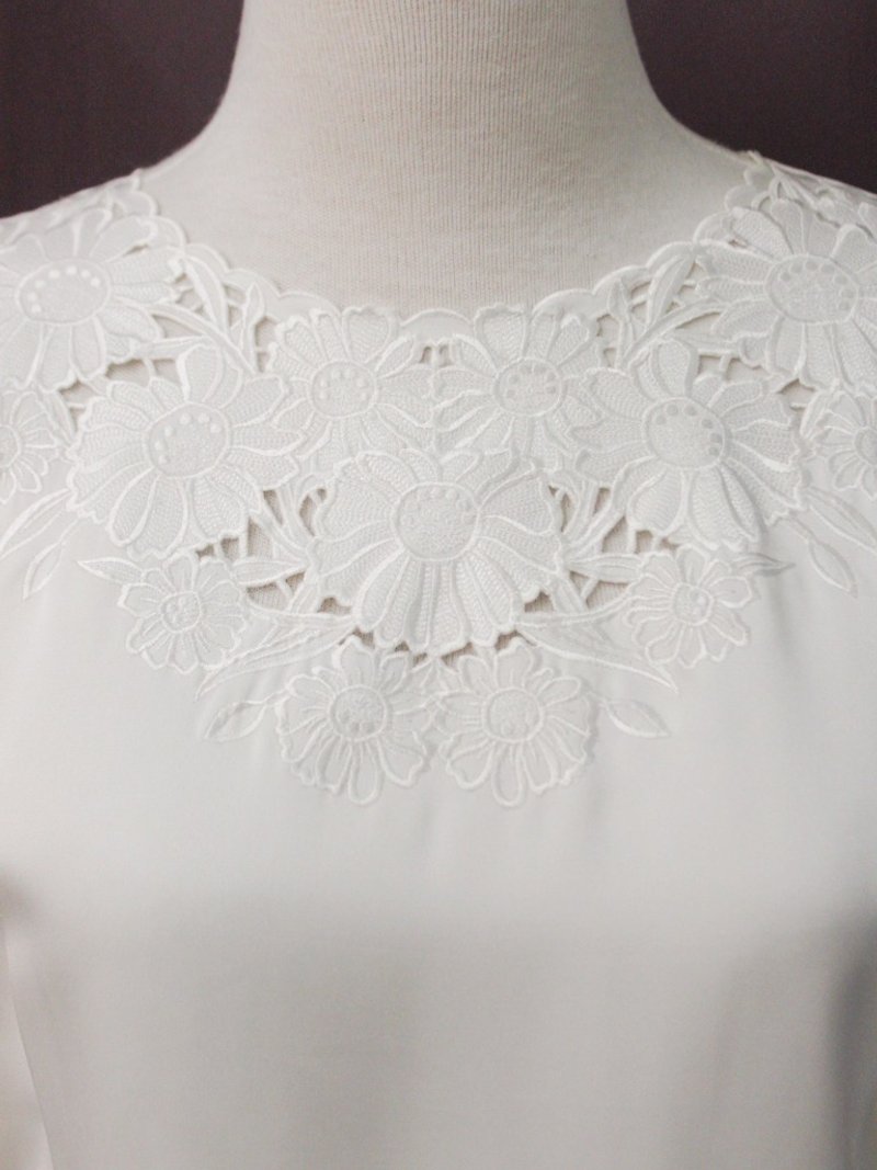 复古日本制典雅玛格丽特花朵刺绣镂空圆领白色宽松长袖古着衬衫 - 女装衬衫 - 聚酯纤维 白色