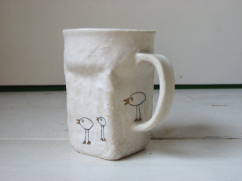 鳥のマグカップ - 花瓶/陶器 - 陶 白色