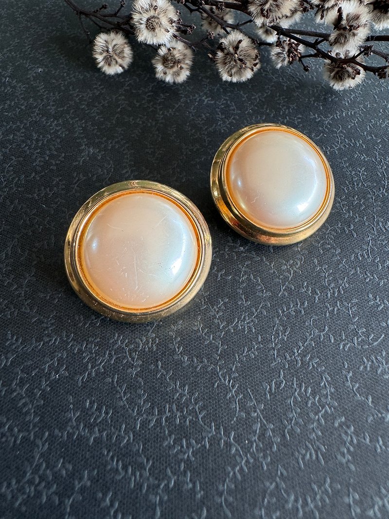 老又好古董珠宝 金色圆形珍珠仿珠夹式耳环  C997 - 耳环/耳夹 - 其他金属 金色