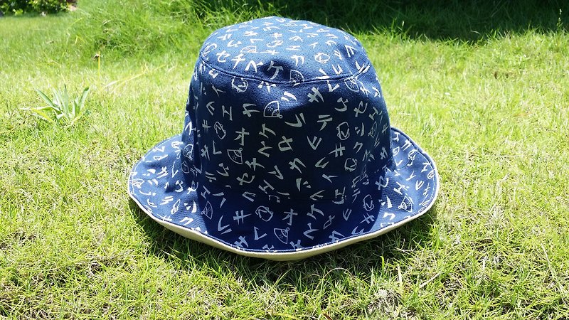 日本文字图纹&浅卡其素色双面帽/渔夫帽/遮阳帽 - 帽子 - 棉．麻 蓝色