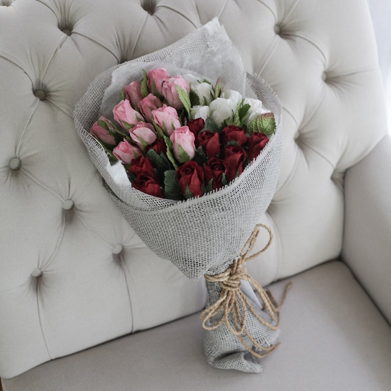 VB208 : Valentine's Day Bouquet, Rose Bud Dorothy - Large Size - 植栽/盆栽 - 纸 红色