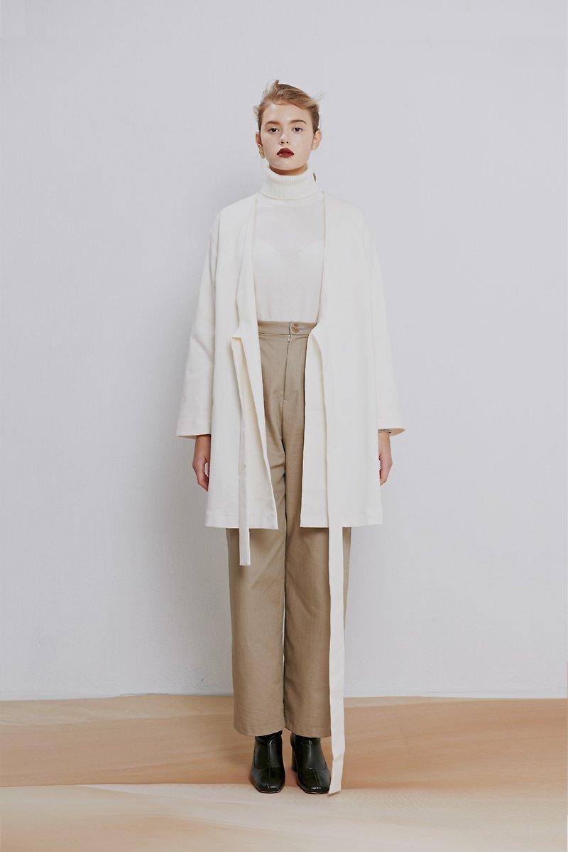 IRENSENSE-米白日型扣大衣 - 女装休闲/机能外套 - 棉．麻 白色
