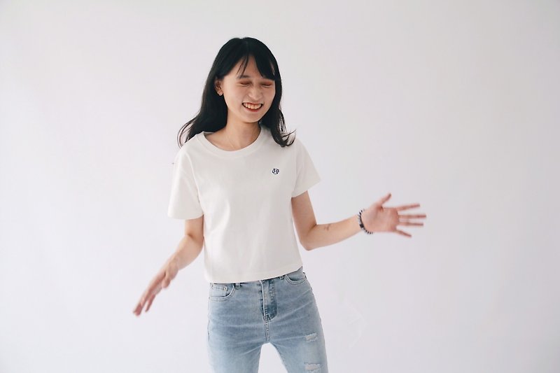 【Leap of faith】Short board tailoring logo TEE - 女装 T 恤 - 棉．麻 白色