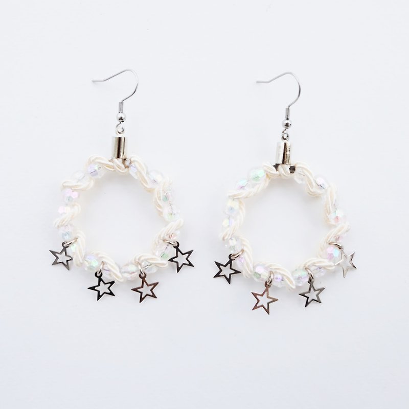 Bead hoop earrings with cream rope and star - 耳环/耳夹 - 其他材质 白色