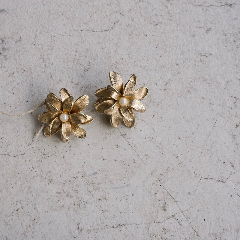 美国纽约设计师古董品牌Boucher金色花朵耳夹式耳环 - 耳环/耳夹 - 其他金属 金色