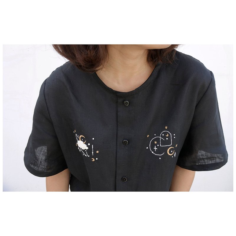 刺绣 | 亚麻圆领衬衫，黑 - 女装上衣 - 棉．麻 黑色