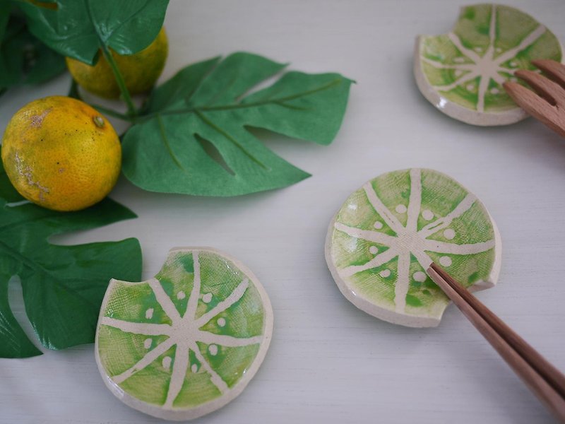 果物箸置【ライム】/cutlery rest of fruits【lime】 - 筷子/筷架 - 陶 绿色