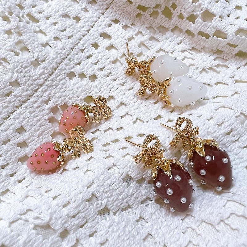 日系甜美草莓士多啤梨蝴蝶结耳环 - 耳环/耳夹 - 其他材质 金色