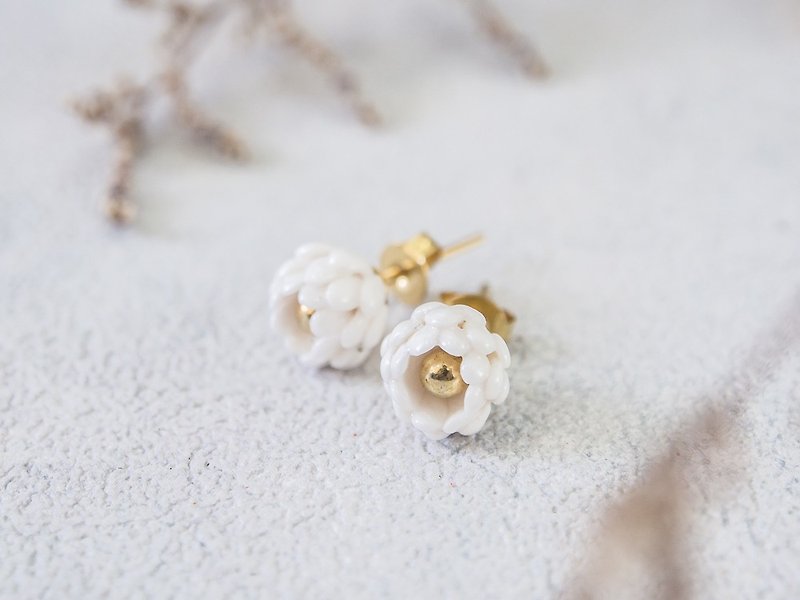 Amaranth earrings - 耳环/耳夹 - 陶 白色