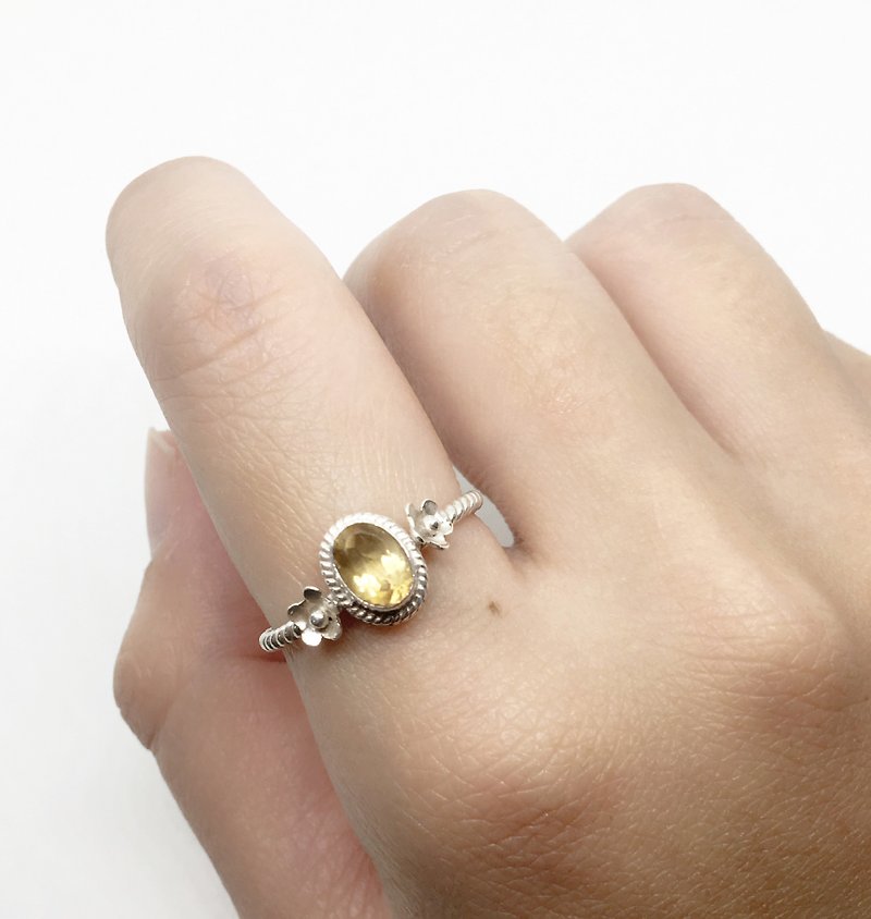 黄水晶925纯银花朵戒指 尼泊尔手工镶嵌制作 - 戒指 - 宝石 黄色