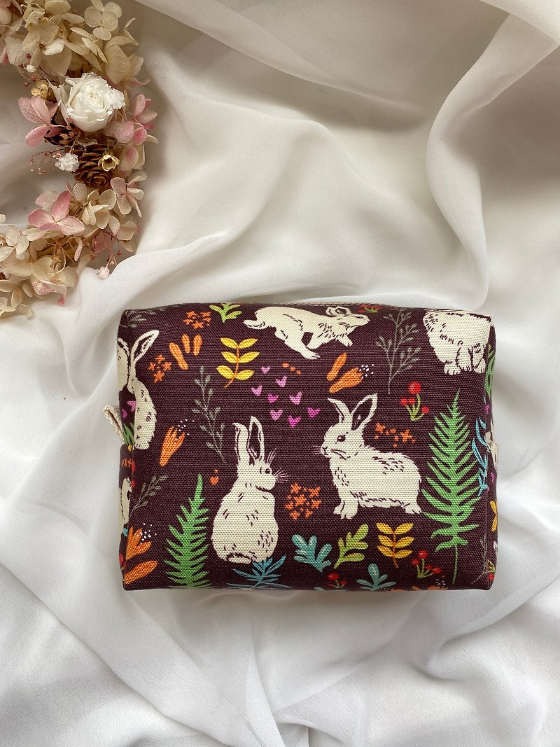 【好日手作】日系花草风格兔兔手作笔袋化妆包收纳包 礼物墨紫 - 铅笔盒/笔袋 - 棉．麻 紫色