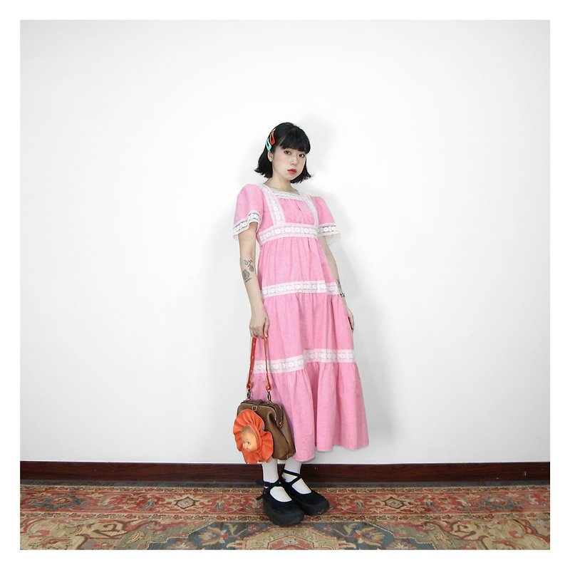 A·PRANK :DOLLY :: 欧式精致古董蕾丝浅粉红古着洋装(D807003) - 洋装/连衣裙 - 棉．麻 粉红色