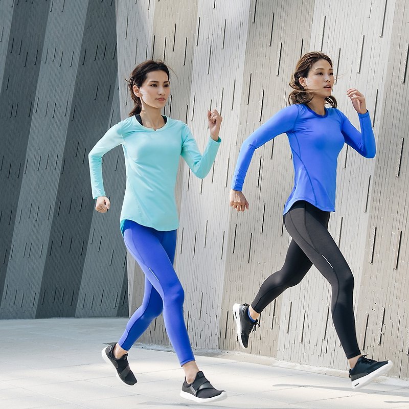 【MACACA】fit柔韧长袖训练衣 - BRT3353 蓝 - 女装运动衣 - 尼龙 黑色