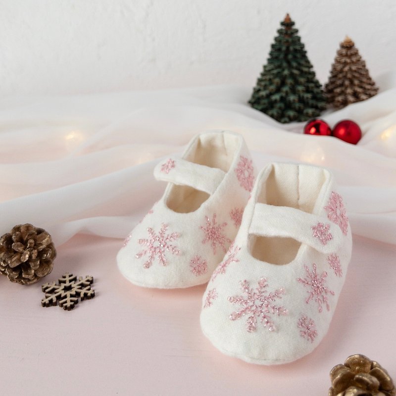 雪の結晶の刺繍ベビーシューズ　オフホワイト - 婴儿鞋 - 棉．麻 白色