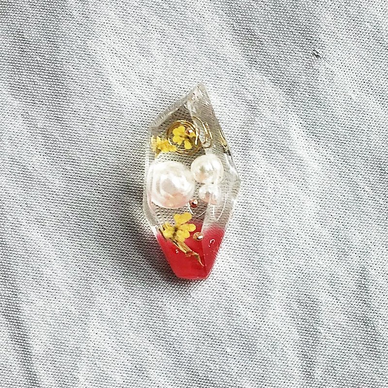 蕾丝花透明宝石耳环 - 红色 (316耳针 / 螺旋式耳夹) - 耳环/耳夹 - 树脂 红色