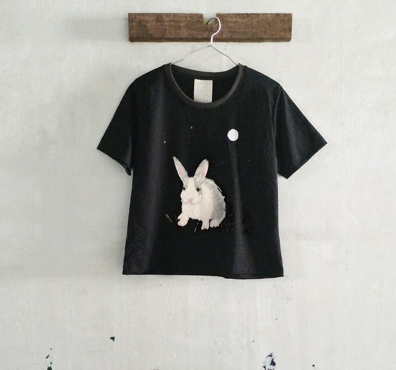 Rabbit and the Moon / Top T-shirt - 女装 T 恤 - 棉．麻 黑色