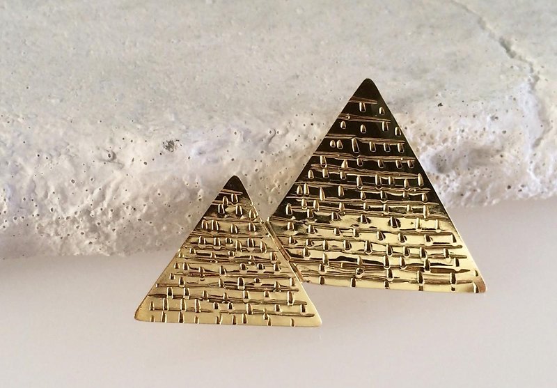 ピラミッド◆真鍮ブローチ - 胸针 - 其他金属 金色
